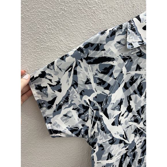 Womens Unbranded Gray and White Short Sleeve Button Up Shirt Size Unknown - Picture 4 of 11